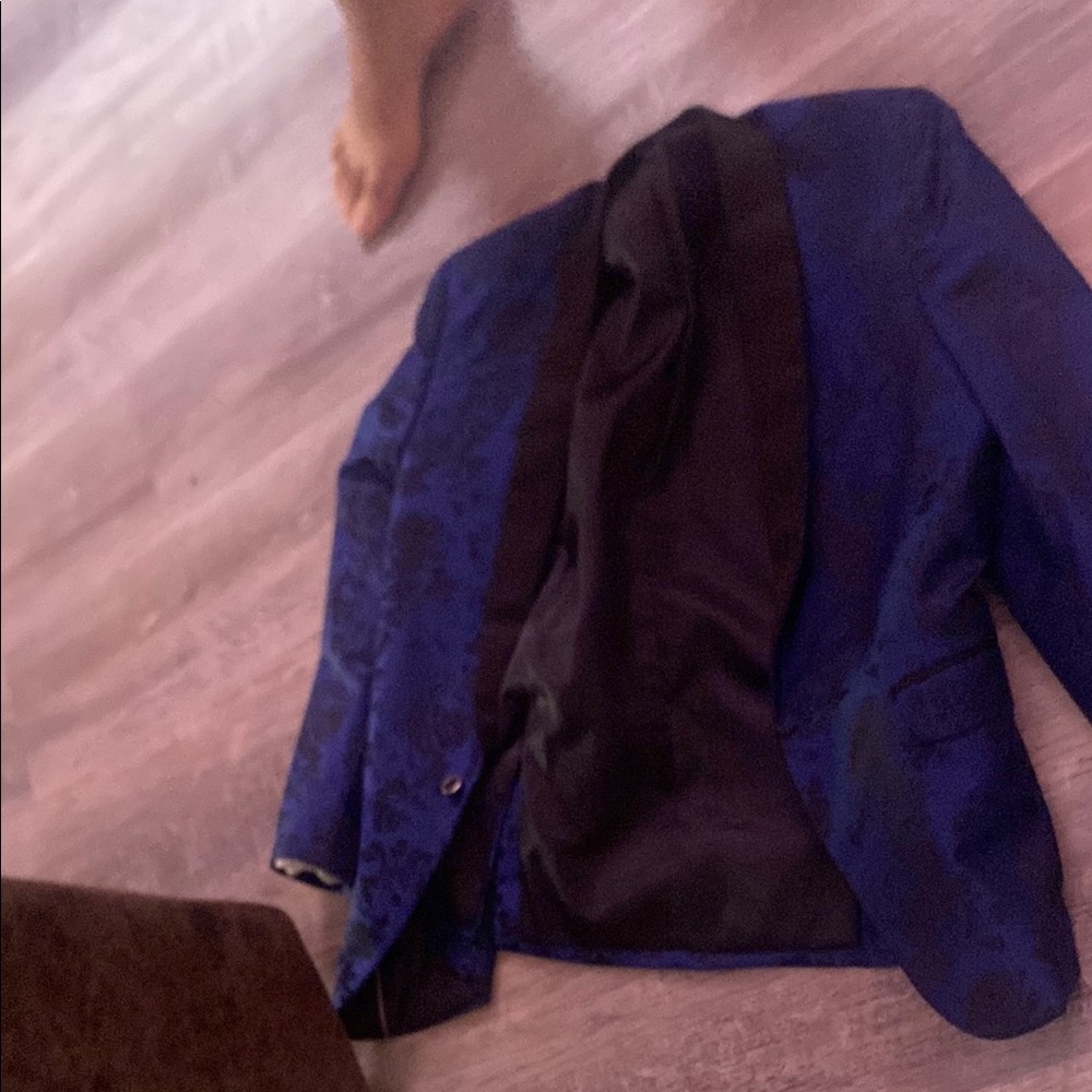 Elegant Blue Sport Coat with Structured Silhouette